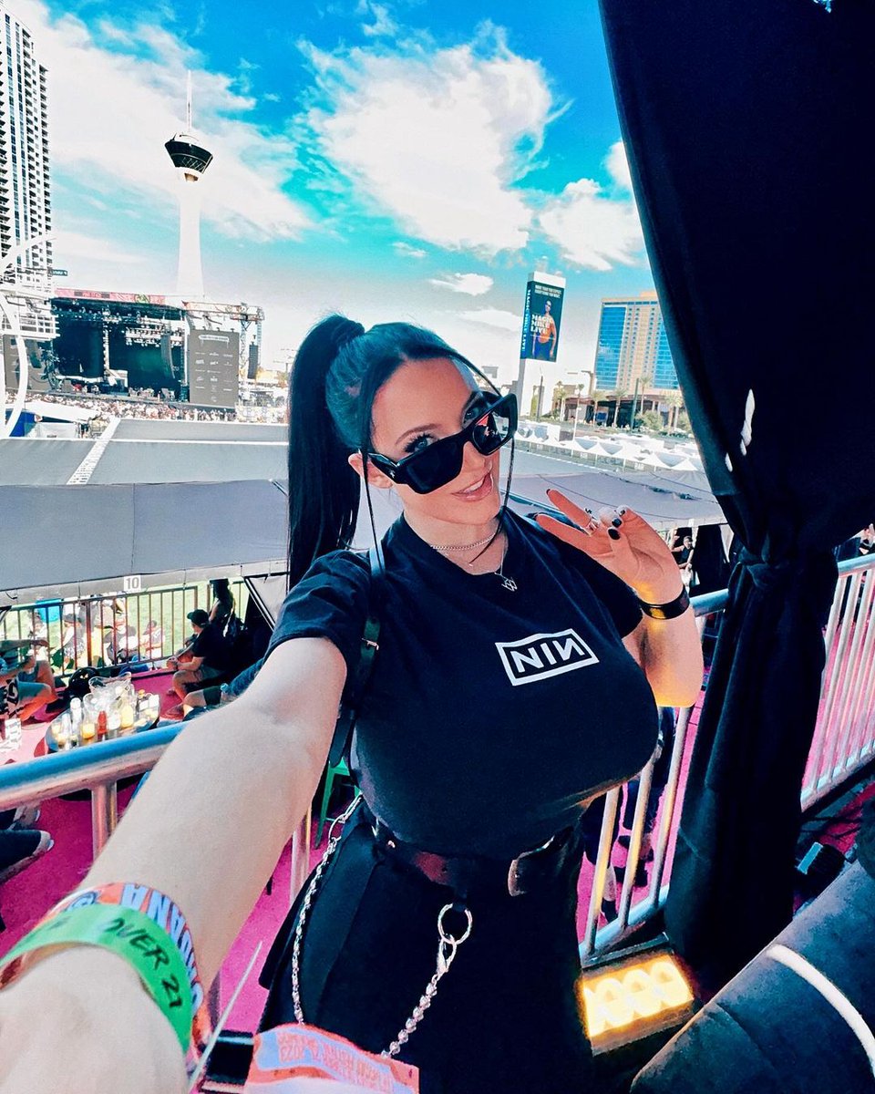 TuVecinit4's tweet photo. ㅤㅤ
ㅤ ㅤ ㅤ  
ㅤㅤㅤㅤLlegue temprano y la estoy pasando de maravilla 

ㅤㅤㅤㅤ💙:#FreeRol #LaBreshFK #BreshBAfk
ㅤ https://t.co/SIAS0RzA9c