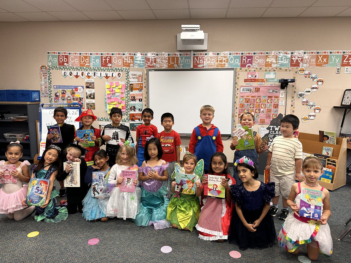 TeachGrowGlow's tweet photo. Book Character Parade was Groovy 📚 https://t.co/Hku9ln1Th0