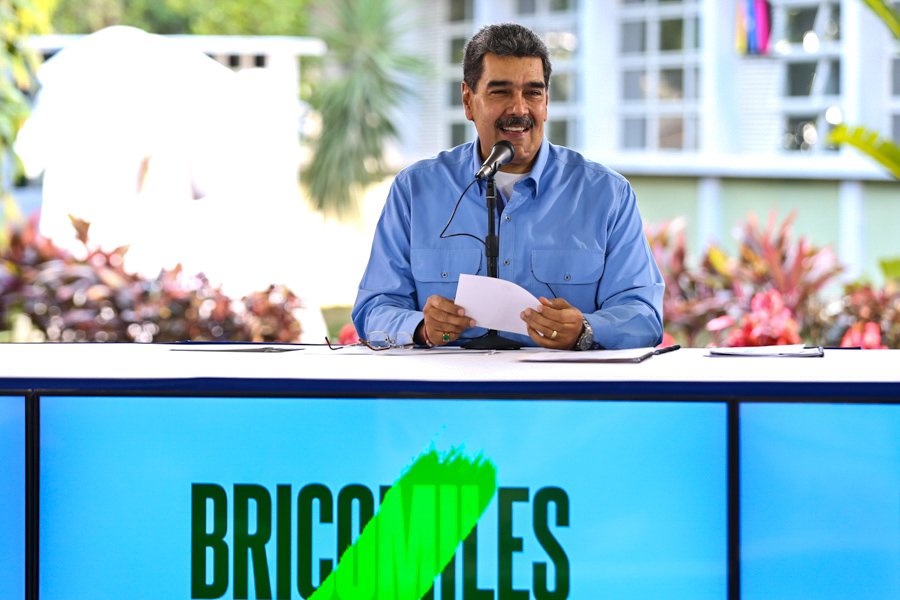 NicolasMaduro's tweet photo. Gracias al tremendo esfuerzo de nuestra FANB, del Poder Popular, las comunidades, UBCH, trabajadoras, trabajadores y las empresas privadas verdaderamente comprometidas con el país, es que podemos lograr el milagro de la recuperación de las instituciones educativas. ¡Nuestro Reconocimiento! ¡Vamos por más recuperaciones de escuelas y liceos!