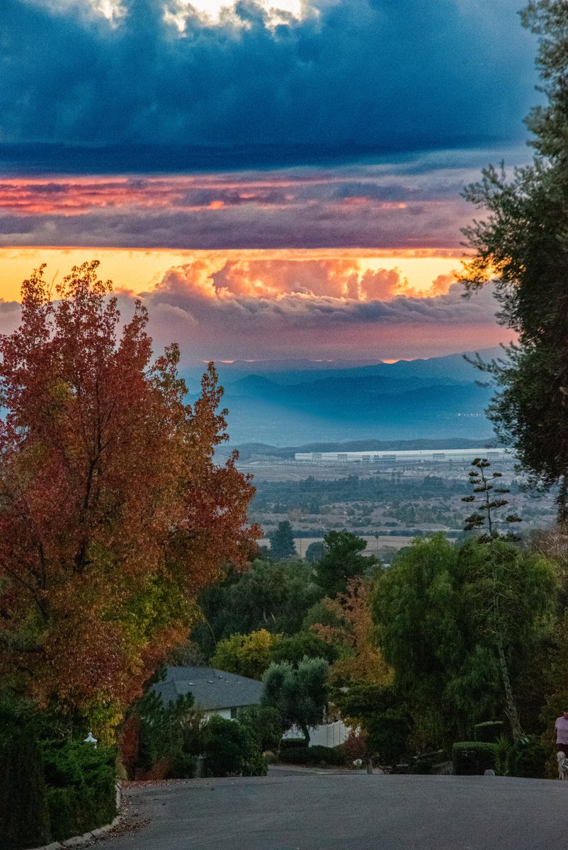 FirePhotoGirl's tweet photo. It’s a nice view 😍 #cawx  #sunsets https://t.co/Bl0uwU6xsO