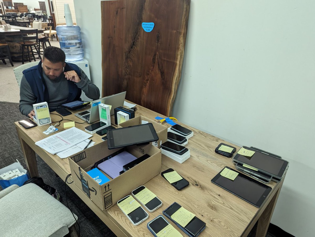 We want to welcome our newest AT&amp;T customers from Dutch Craft Furniture (Millersburg, Ohio). Check them out!  They are awesome to work with!! Great job Maribel and Prime Massillon!