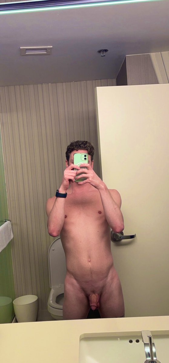 treyblack669's tweet photo. Hotel room bathroom hit different https://t.co/iWTtVSy4Hq