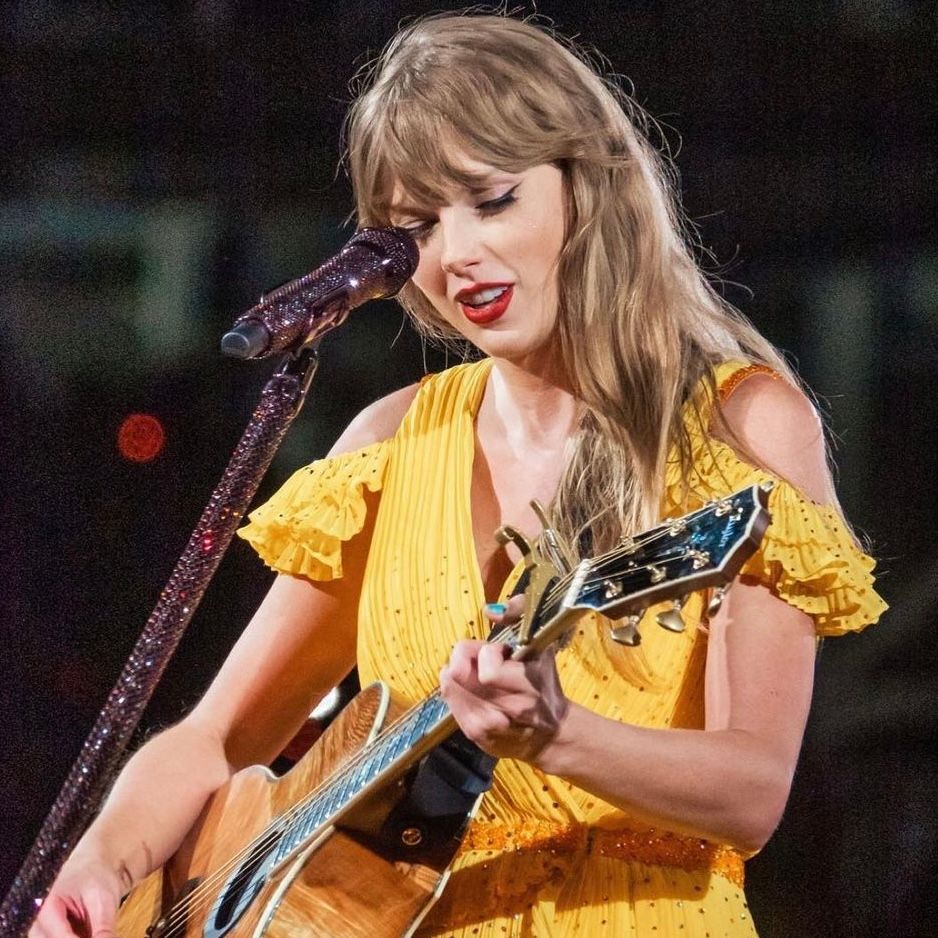 TheSwiftSociety's tweet photo. 🎶| The first surprise song is "Stay Beautiful"
#RioTSTheErasTour https://t.co/avuK7xEU6C