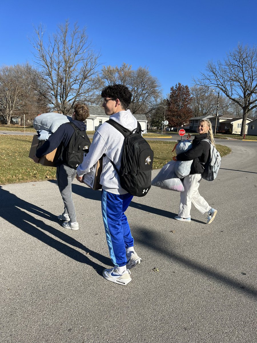 winterset_stuco's tweet photo. The Warmth Drive is over! Thank you to the community for all the warm clothes donated. They are now at CRISP! #wintersethuskypride https://t.co/MlIY6XZKnh