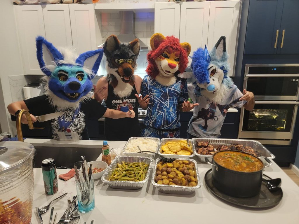 kittytime1738's tweet photo. WHO LET THEM COOK??!
Some of the awesome mfs that helped cook Saturday's dinner at #DiviCation
Chicken curry, grilled pineapple, roasted potatoes, roasted asparagus, rice, and Cuban style grilled chicken ๐ฝ
Ft. @ArthroSikes @CandyDergy @Zappie_39
#FursuitFriday https://t.co/nJ8IVgz03O