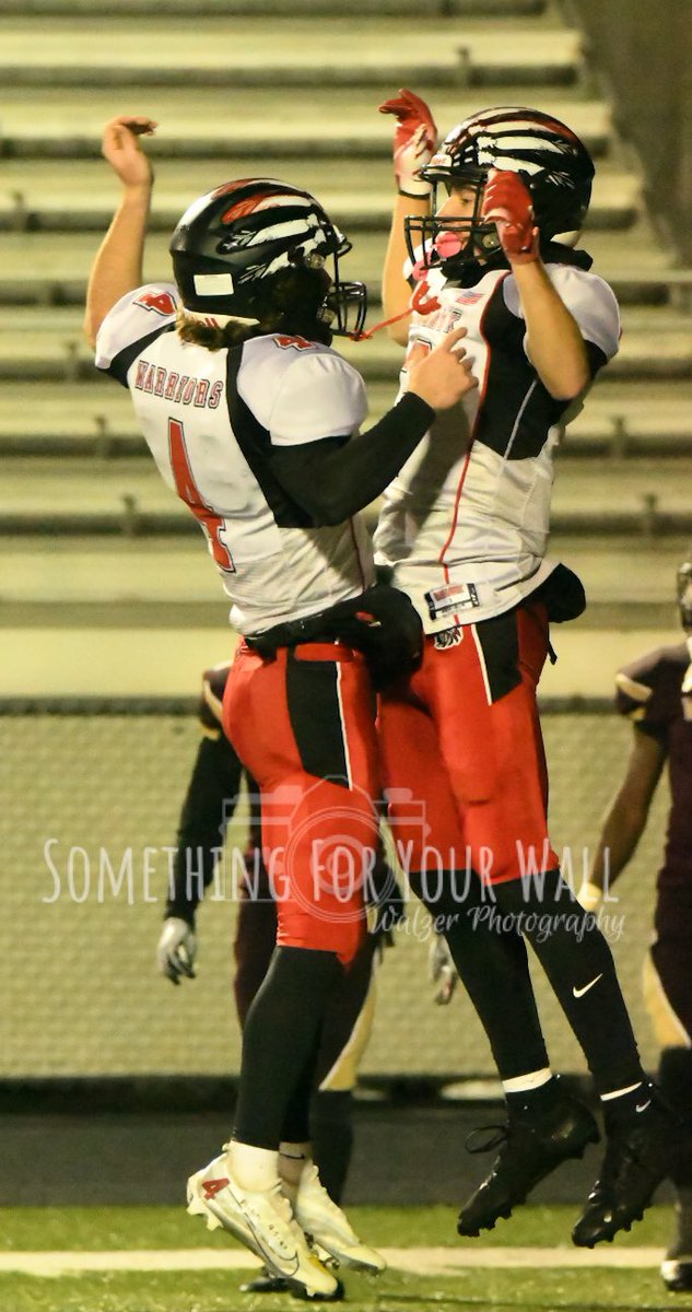 With about a minute left in the half Mohawk drives and finds the end zone through the air.