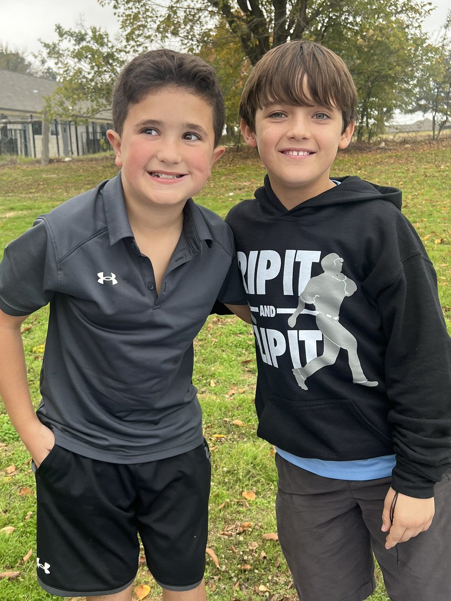 WeirClass's tweet image. We loved our first ever, Thanksgiving picnic at Brockett!!! We saw such an amazing turnout and everyone had a great time! 🧺🦃🍽️🍰
#thanksgivingfeast
@AISDBrockett