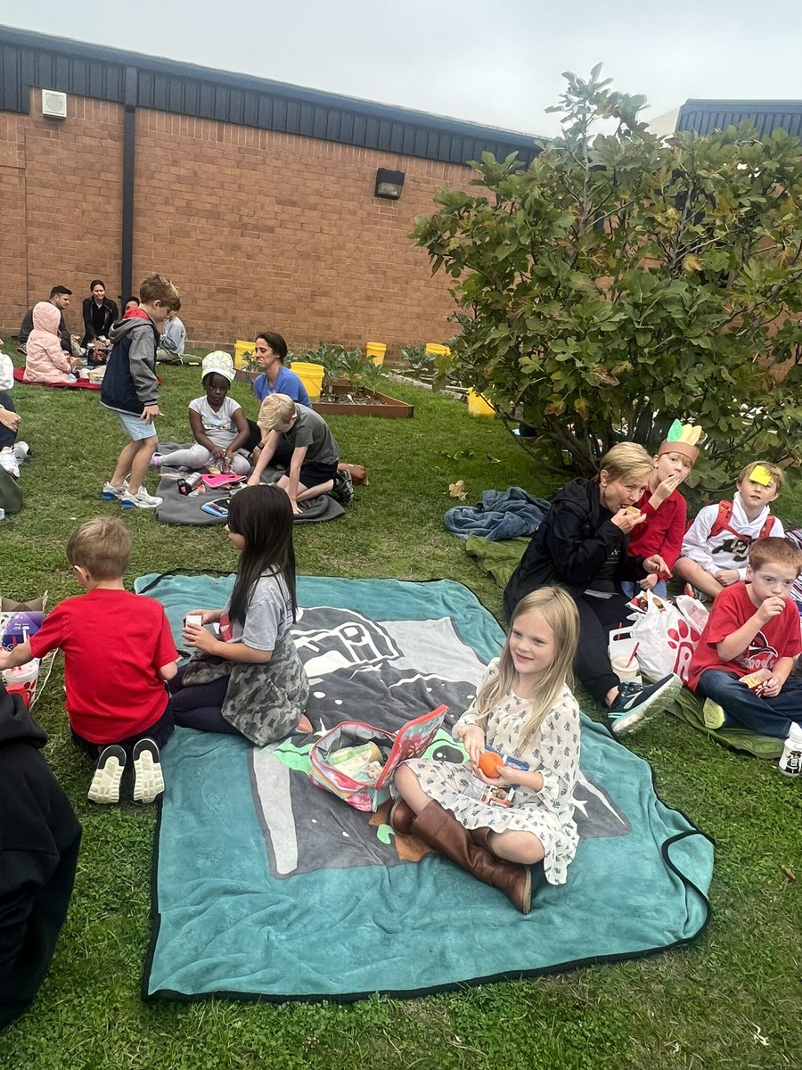 WeirClass's tweet image. We loved our first ever, Thanksgiving picnic at Brockett!!! We saw such an amazing turnout and everyone had a great time! 🧺🦃🍽️🍰
#thanksgivingfeast
@AISDBrockett