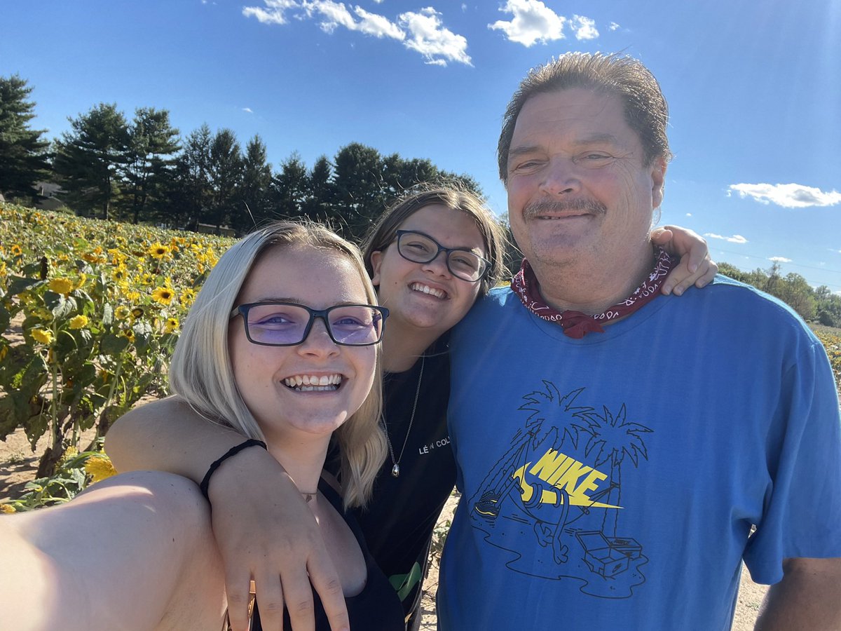 Snookssssss___'s tweet photo. My Dad Had A Stroke Last Sunday 🥺 I Appreciate Anybody Who Takes Time To Share Our Story &amp; Donate 🫶 Thank You In Advance 💛 https://t.co/HBresehRnc https://t.co/HzOaXWpTRO