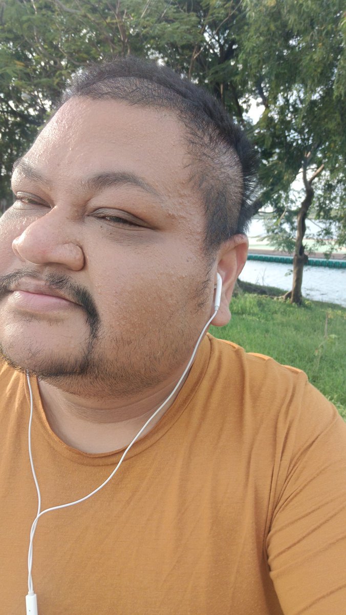 MorningrayT's tweet photo. ออกกำลังกายบ้างต้องเป็นหมูที่ฟิต สัก15 นาที ไม่ใช่หมู30 วิ 5555 https://t.co/mhRzwipFz8