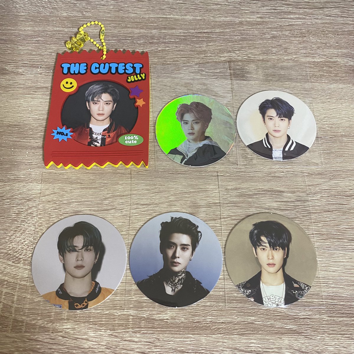 Babybubujh2's tweet photo. พร้อมส่ง🍑
ขายเหมา การ์ด แจฮยอน n c t ver. 3 ใบ (มีตำหนิหน่อยๆตามภาพ) + การ์ดกลมแจฮยอน 6 ใบ + พวงกุญแจ
📮รวม 9 ใบ 800 รวมส่ง สนใจ dm ค่า
#ตลาดนัดnct127 #ตลาดนัดอซท #ตลาดนัดnct https://t.co/xh6Ly8BTnW