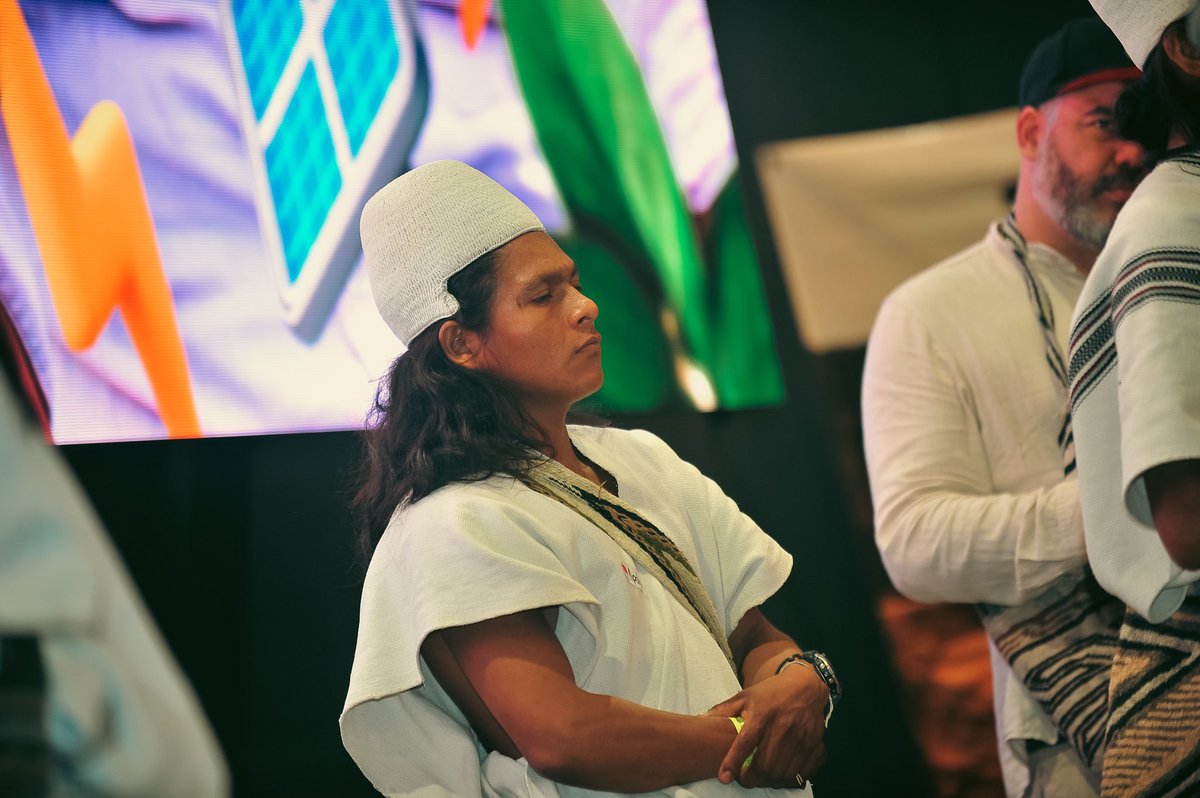 Celebramos la diversidad de saberes en compañía de la comunidad Arhuaca, con quienes repensamos y exploramos los orígenes de las problemáticas climáticase de manera conjunta