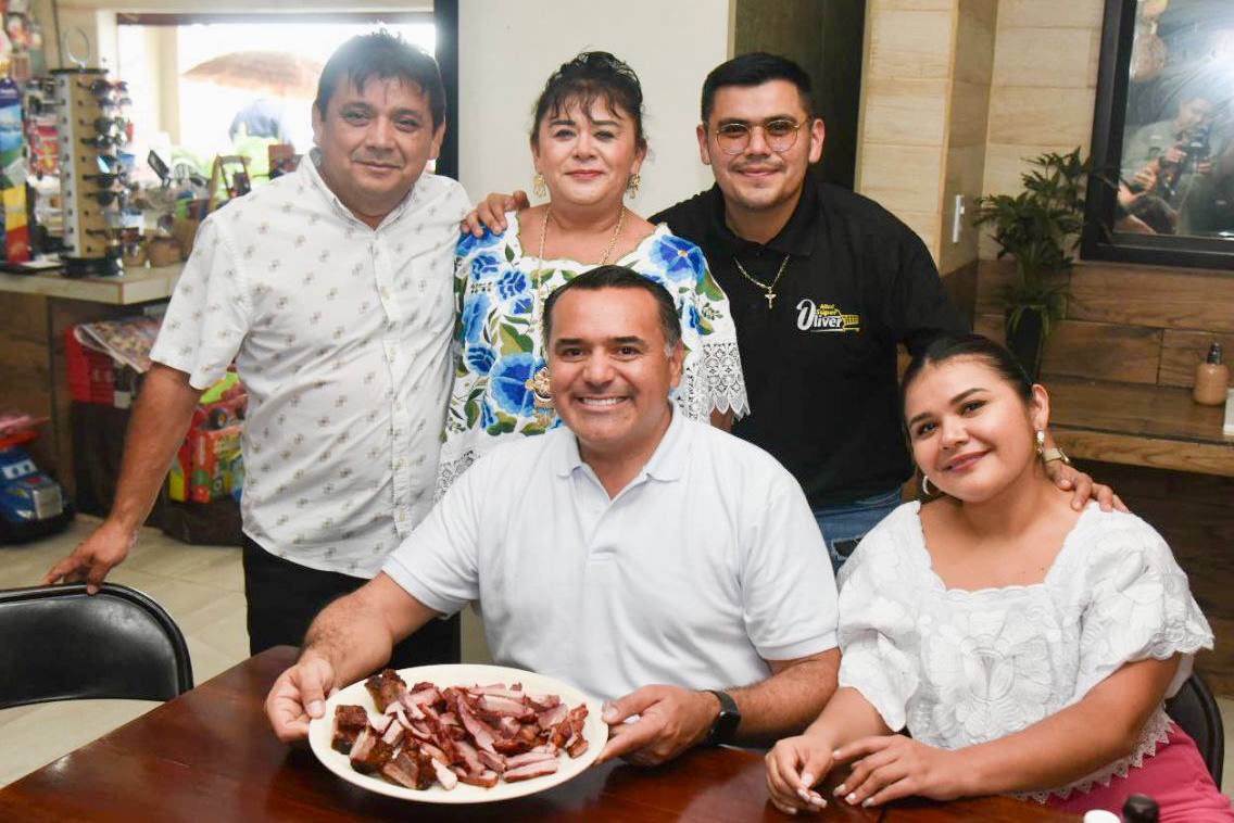 Hicimos una parada técnica aquí en #Temozón para echarnos una rica carnita ahumada. Les recomiendo mucho pasar a “Carnes Concepción” 100% tradición, sabor y calidad… seguimos nuestro recorrido por #Yucatán 😎🤜🏼🤛🏼