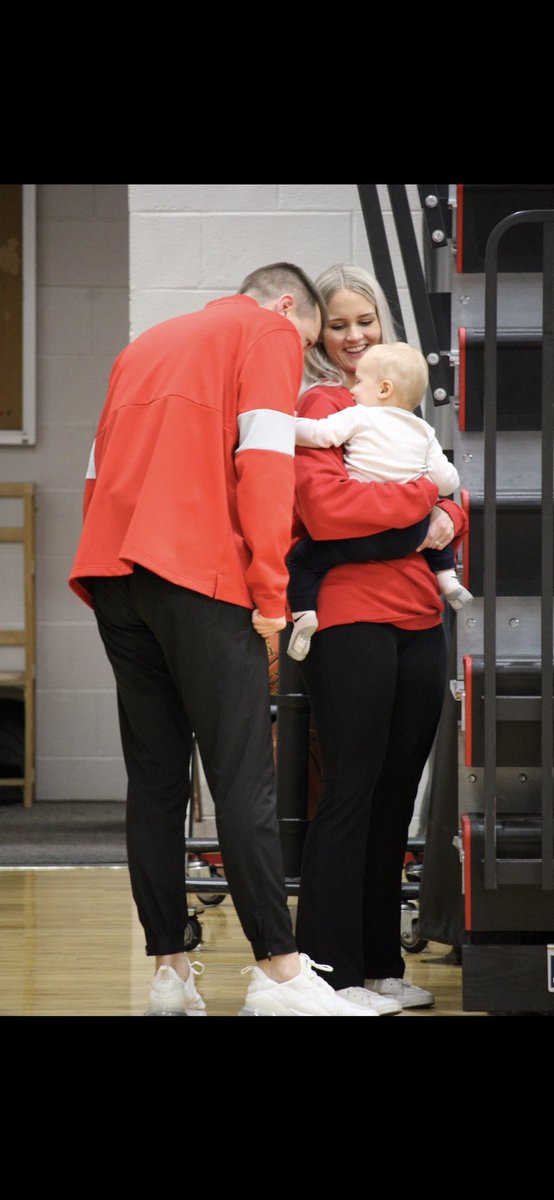 CoachSchnellBE's tweet photo. Year 4 getting into motion with my family! Can’t wait to compete every night and share these moments with them ❤️🏀 https://t.co/nERxbZWcx9