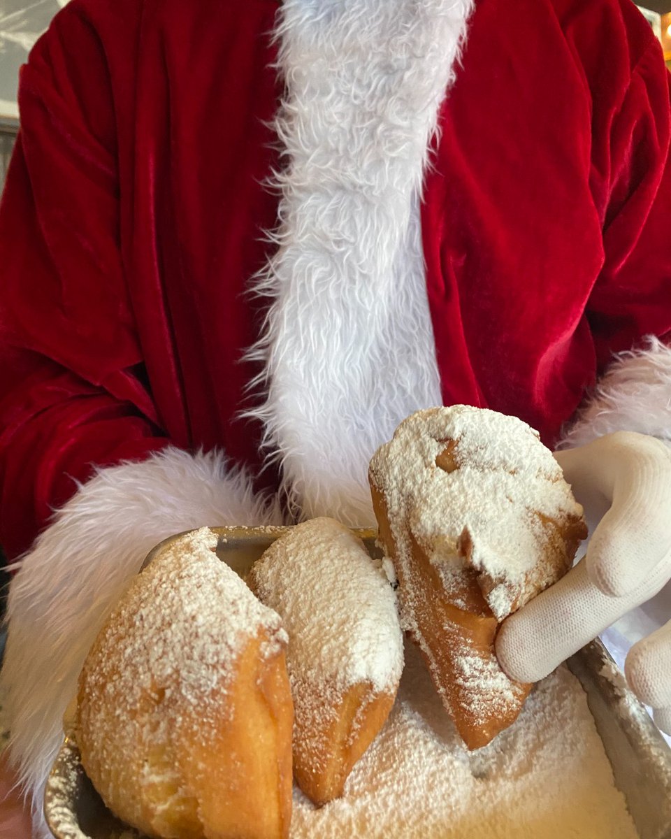 MagazineStreet's tweet photo. Even Santa loves sipping & shopping on Magazine! 🎅 Join us for our Holiday Champagne Stroll, Saturday, 12/2 from 6-9pm. 🎁
On the agenda: FREE bubbly, festive activities, and dazzling holiday deals. ⭐️ Get the details: https://t.co/9KFtQc1Pem
#magazinestreet #nolaevents https://t.co/RC9QYq9T5P
