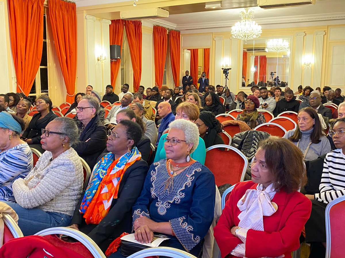 TICKETmaghaiti's tweet photo. Cette conférence a été animée par le professeur Pierre Buteau et s’en est suivi d’une cantate en hommage aux héros haïtiens. #tickettoupatou
.
.
📸: @dmarchille1 https://t.co/pN6JSPGubX