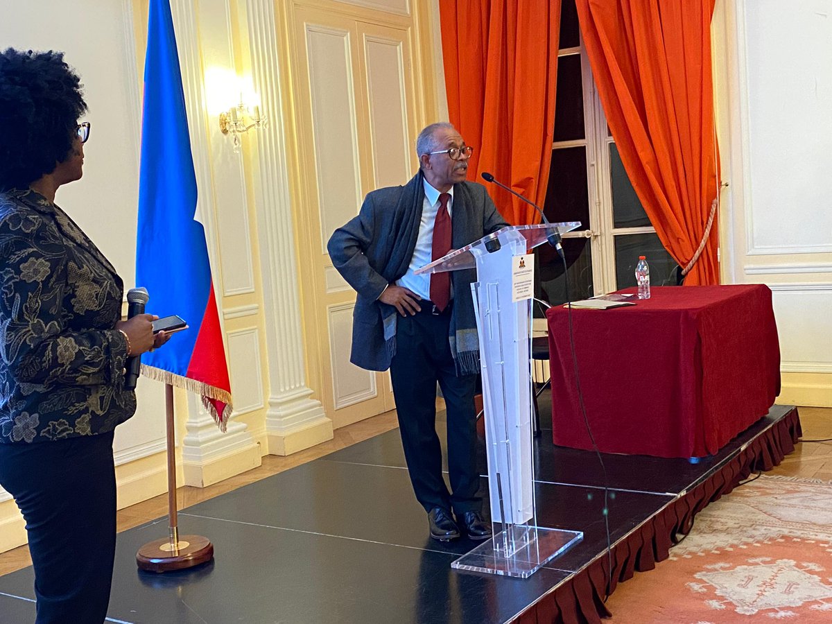 TICKETmaghaiti's tweet photo. Cette conférence a été animée par le professeur Pierre Buteau et s’en est suivi d’une cantate en hommage aux héros haïtiens. #tickettoupatou
.
.
📸: @dmarchille1 https://t.co/pN6JSPGubX
