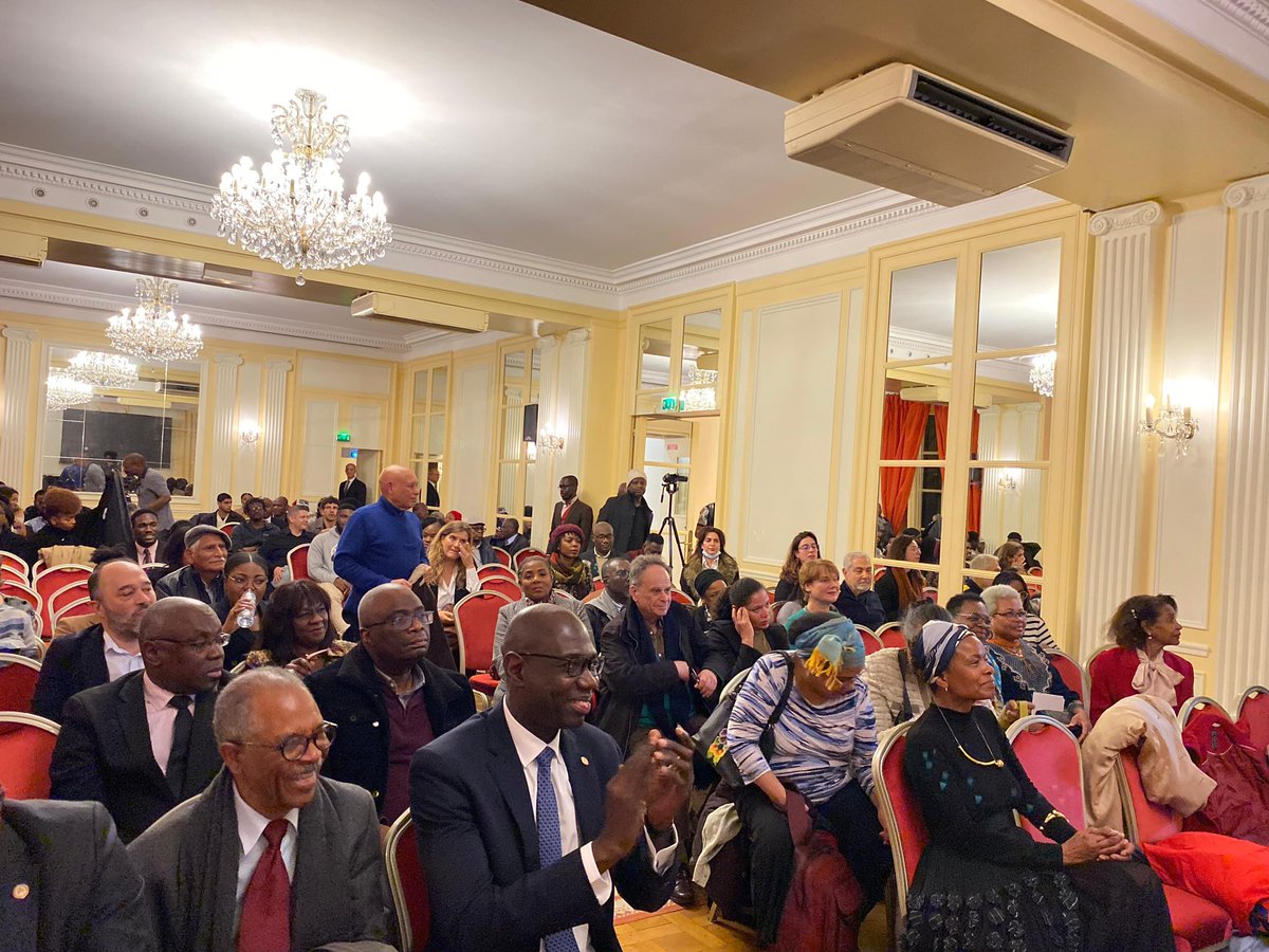 TICKETmaghaiti's tweet photo. Cette conférence a été animée par le professeur Pierre Buteau et s’en est suivi d’une cantate en hommage aux héros haïtiens. #tickettoupatou
.
.
📸: @dmarchille1 https://t.co/pN6JSPGubX