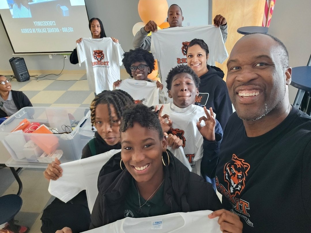 jasonjstamper's tweet photo. The students &amp; staff at @ChattHillsChSc were amazing! What a beautiful campus with such a great school culture! Thank you Principal @PatSMuhammad for allowing us to share the exciting things happening @ThePromise_2024 #OurPromiseYourFuture @FultonCoSchools @CassandraVJames https://t.co/PKtV8vvwEs