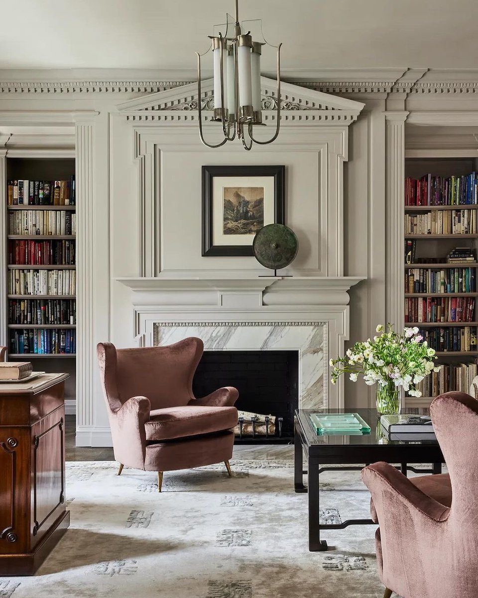 DesignStunning's tweet photo. Today we step into a cozy and #modern #interior with an elegant twist that caresses our soul as well as our sight.

This effect is possible thanks to @danfinkstudio use of high-quality materials that glisten under the light paired with creamy tones and golden accents.. https://t.co/ngdghcvWs2