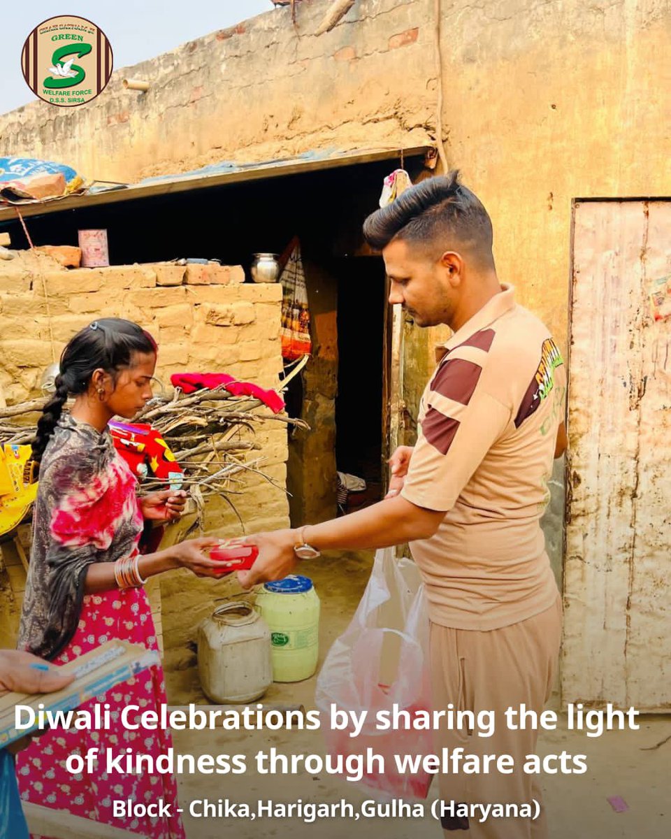 PoojaInsaa77's tweet photo. Spreading happiness is one of the kindest works. As #SharingIsCaring, inspired by Saint MSG, volunteers of Dera Sacha Sauda make others happy by celebrating special occasion with poor ones. They distribute sweets, fruits and many things of their need. https://t.co/eqxOv4SKLO