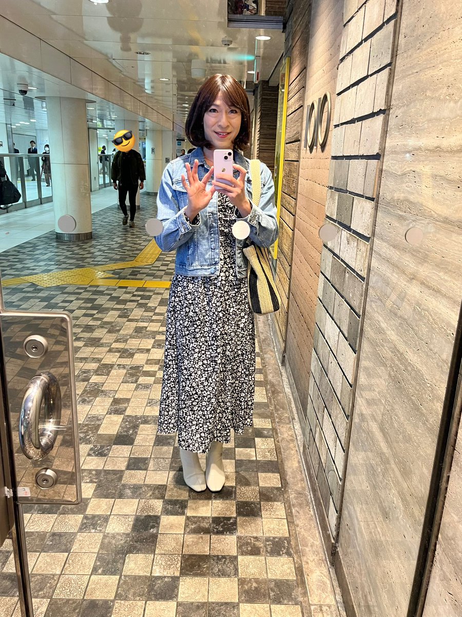 例の鏡✨ 駅が広いから迷子になるよね💦新宿三丁目A2出口。 “絵に(A2