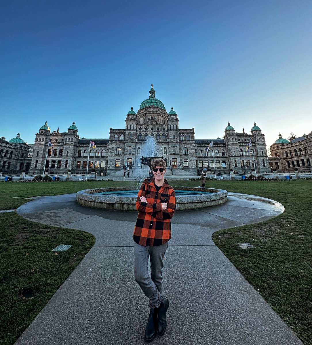 Tell me you’re a political nerd when the first thing you do upon arrival in another capital city is head to their Legislature 😆

So lovely to be in beautiful Victoria where I’ll be meeting with New Democrats from all over BC! 🍊 

<a href="/bcndp/">BC NDP</a>