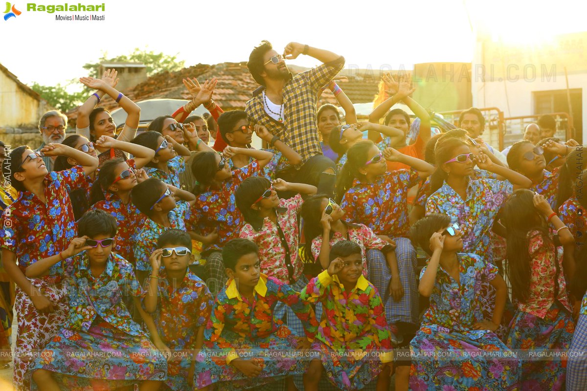 SYEDSOHELRYAN7's tweet photo. #RinguRinguRingubilla song from #bootcutbalaraju movi song link
https://t.co/z6eX6xNeUu
@RyanSohel
#syedsohelryan
#Kathaveruntadhi #sohel #singarenimuddubidda #MrPregnant #BootCutBalaraju #minsterpregnant #OrganicMamaHydridalludu #luckylakshman https://t.co/OrhyEFWAn7