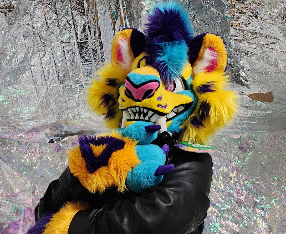 CaptShowtime's tweet photo. Happy #FursuitFriday! <3
๐ชก: @because_fuzz
#furry #fursuit #PopRox https://t.co/Ouc8OlFMuN