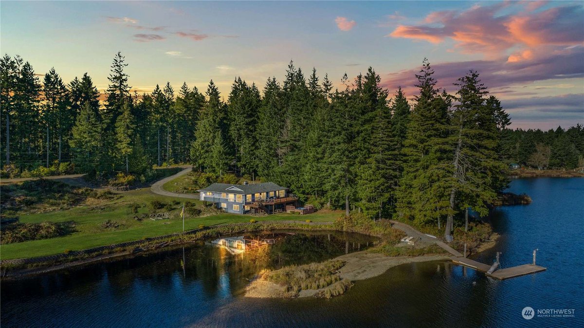 NikiRealEstate's tweet photo. 390 Kingsway NW, Bremerton, WA 98312 just hit the market!

Want to build a cottage for family or friends? You can do that here! #DreamHome #LakeLiving #2ndbuildablelot #nikishouses

Take a look at this awesome space: https://t.co/dRDYmH24aU https://t.co/d2LqrecdM0