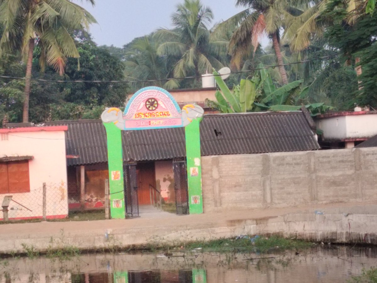 PBiswogopal's tweet photo. A roof is more important than a Boundary wall.
@SchoolEduOdisha
@BishnubrataRou1 
@DM_Bhadrak 
@BasudevpurM 
#Mandari_Harijan_Govt_UPschool https://t.co/RftOpS1TlK