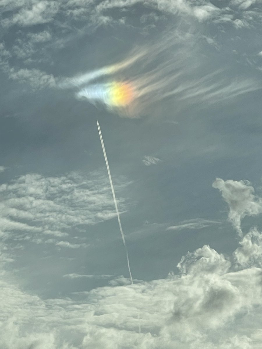DanPz72's tweet photo. Small iridescent cloud over Raleigh this afternoon, photographed from I-440 (no edits or filters) @wral5weather @NWS @weatherchannel @RaleighWeather @WeatherRaleigh https://t.co/V708h2qTwM