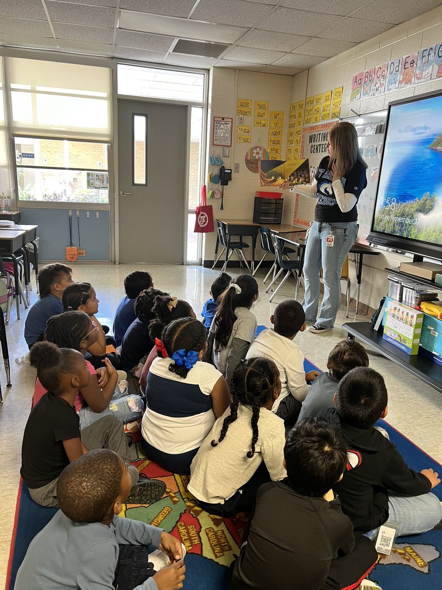 Thank you for being our guest reader today, @kendra_jacobsen !!! 🦃🦃
