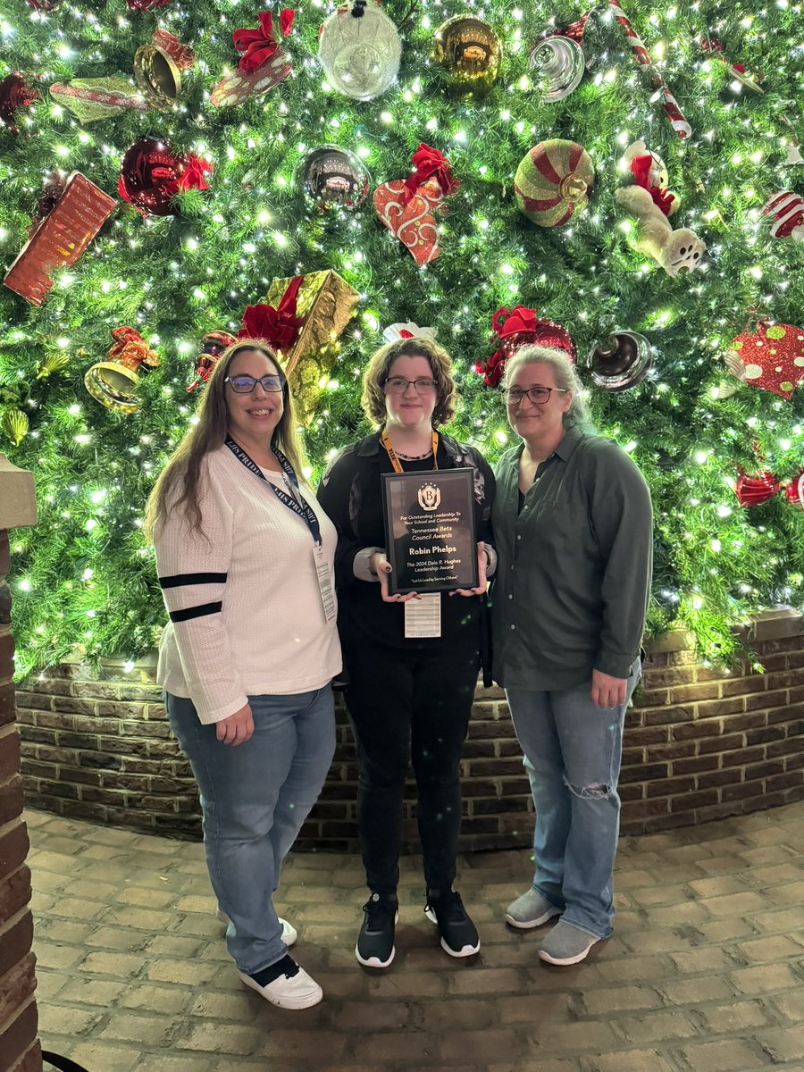 Congratulations to Robin Phelps!! Recipient of the Dale R Hughes Leadership Award!! <a href="/DrHatchett_LHS/">Theowauna Hatchett</a> <a href="/LHSintheNews/">LaVergne High School</a> <a href="/Mrs_Adolfson/">Mary Adolfson</a>