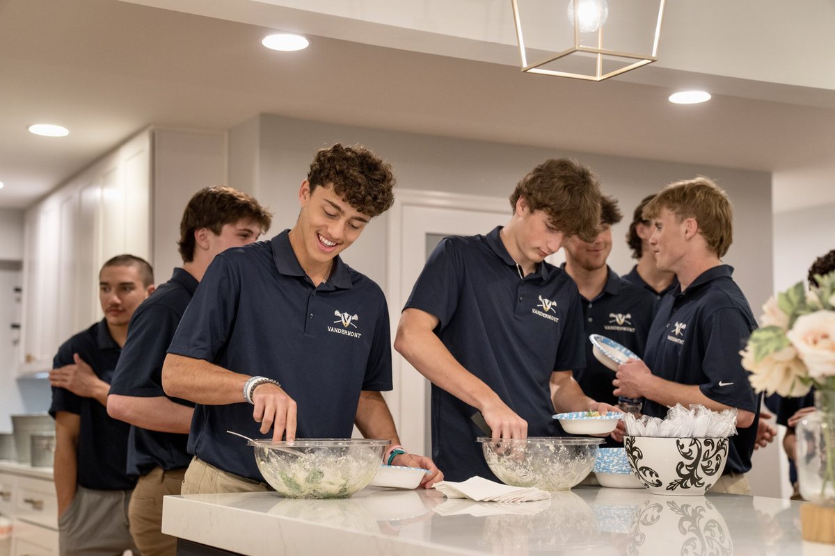 A family that eats together stays together. We had a great night of "carbing up" before tomorrow's <a href="/NHSLS2013/">NHSLS</a> tournament begins. It’s been a great week in Maryland, and this weekend we get to do what we work hard for: PLAY!  <a href="/JohnGrantJr24/">John Grant Jr</a>