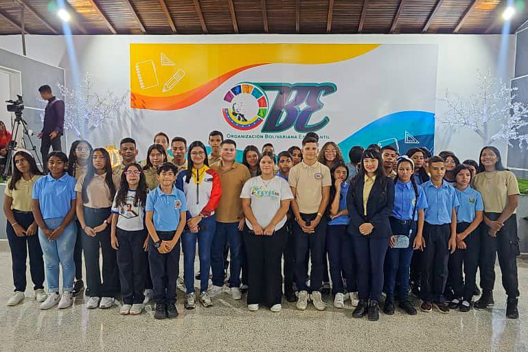 Hoy nuestros/as estudiantes de la Organización Bolivariana de Estudiantes (OBE) cuentan con una nueva sede para el debate y la  organización estudiantil.

<a href="/NicolasMaduro/">Nicolás Maduro</a> 
@MPPEDUCACION