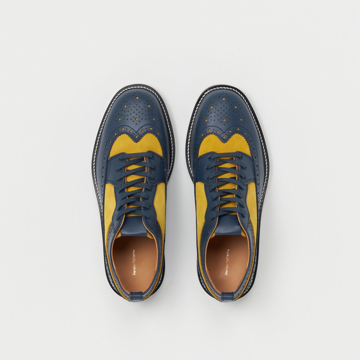 HenderScheme's tweet photo. model: 余談一
color: black/white, green/white, navy/yellow

#henderscheme #2023sa https://t.co/gNONZ7aTVY