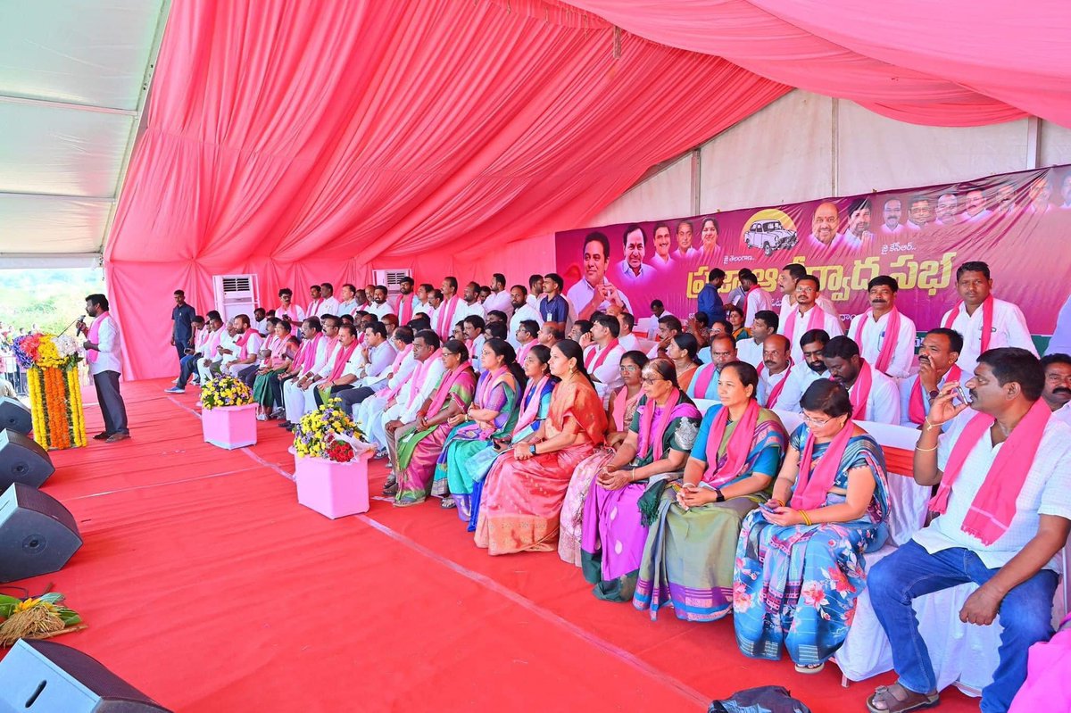 JohnsonKTRS's tweet photo. ఖానాపూర్  నియోజకవర్గంలోని జన్నారం మండల కేంద్రంలో  ఏర్పాటు చేసిన బిఆర్ఎస్ ప్రజా ఆశీర్వాధా సభలో బిఆర్ఎస్ పార్టీ వర్కింగ్ ప్రెసిడెంట్ తెలంగాణ రాష్ట్ర  IT మరియు పురపాలక శాఖ మాత్యులు KTR గారు పాల్గొని...

మళ్లీ బిఆర్ఎస్ ప్రభుత్వమే వస్తుందని అలాగే జాన్సన్  ఉంటేనే మంచి జరుగుతుందని https://t.co/f7ake3NuVI
