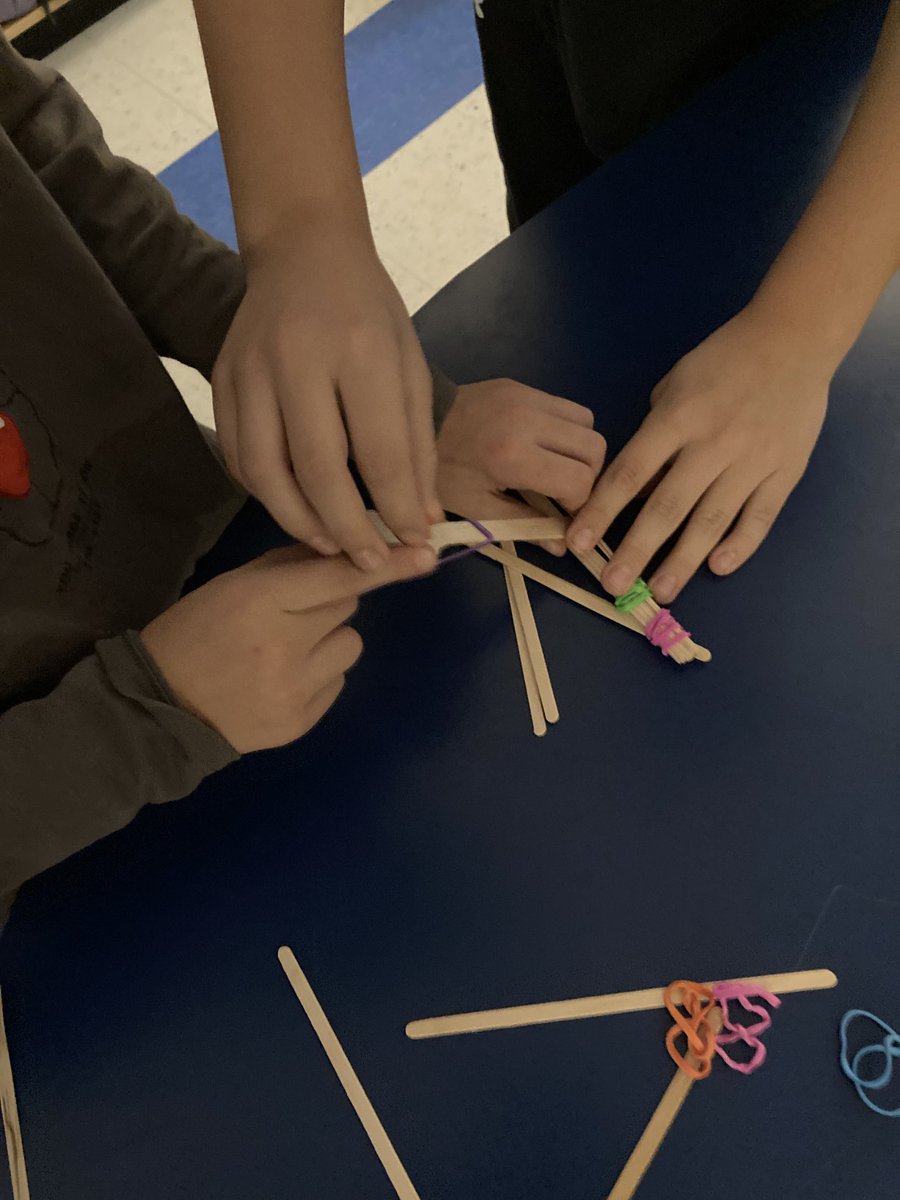 MrMacKenzie5's tweet image. Always love doing #STEMFridays! Our catapult challenge for distance and accuracy! Working on our Global Competencies of Collaboration and Communication! Brought back memories ⁦@MrsSwansClass⁩ ⁦@StGeorgeOCSB⁩