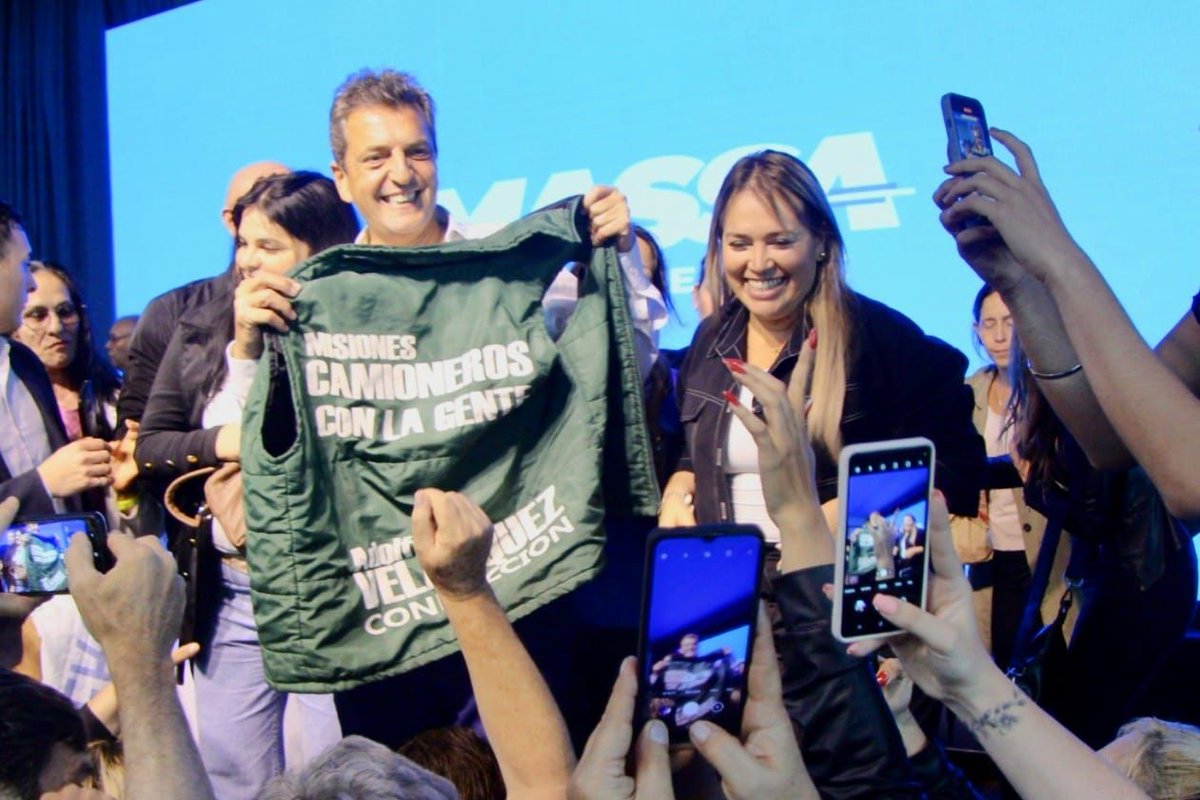 MisionesenLinea's tweet photo. Silvia Rojas diputada FR: Massa va ser el nuevo presidente

#MassaPresidente2023
@SergioMassa
@MalenaGalmarini
@SilviaRojasMnes
@velazquezale
@rovira_carlos
@InformacionLeg3

https://t.co/NkUnOqoz94 https://t.co/lf1eDoX5ER