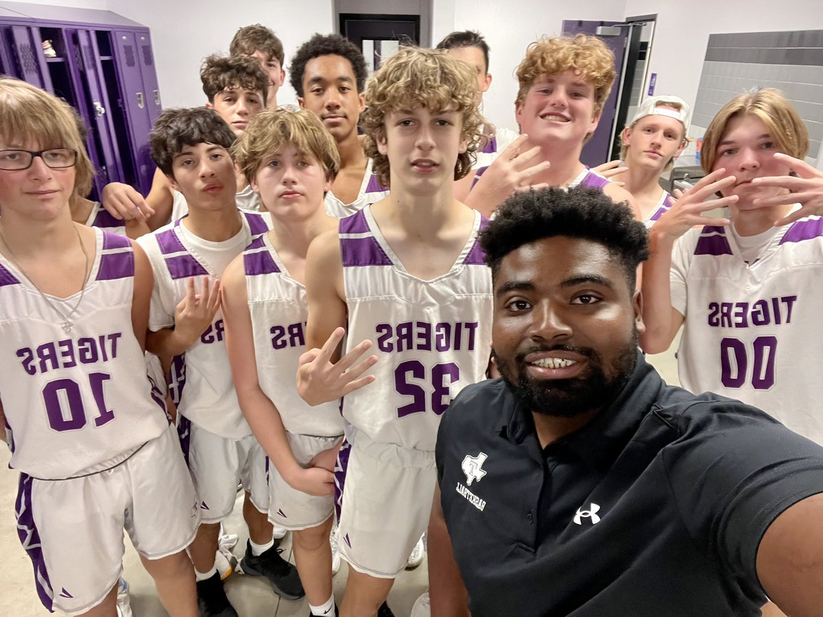 MarkellIrvin's tweet photo. First Dub with the Alma Mater! My guys Beat Bosqueville! #JVTigers https://t.co/7tYhU0Ol0v