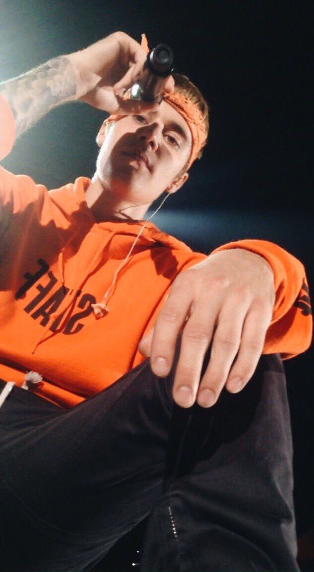 belieberkau's tweet image. tópico sensível 

justin bieber na purpose tour