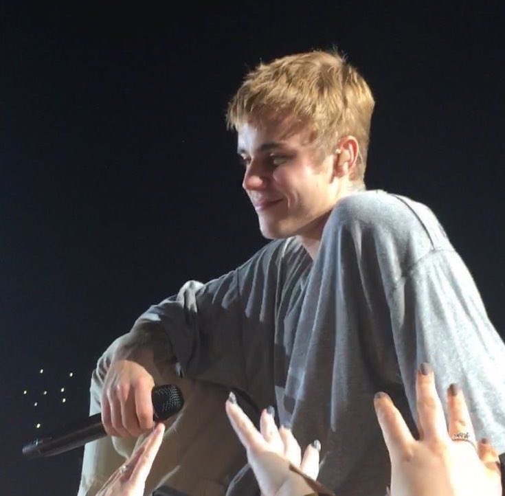 belieberkau's tweet image. tópico sensível 

justin bieber na purpose tour