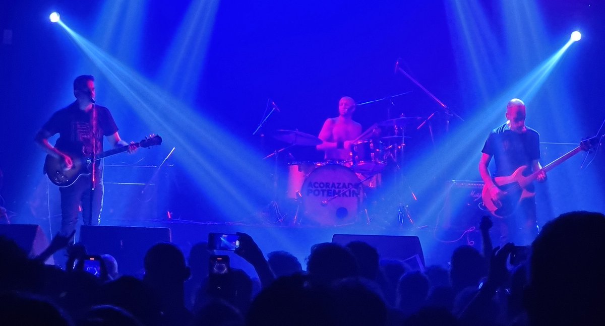 🎶Con la harina de siempre el facho hace pan
El mejor que comiste y seguro
Que le volvés a comprar.🎶
Qué grande <a href="/PotemkinOficial/">Acorazado Potemkin</a>