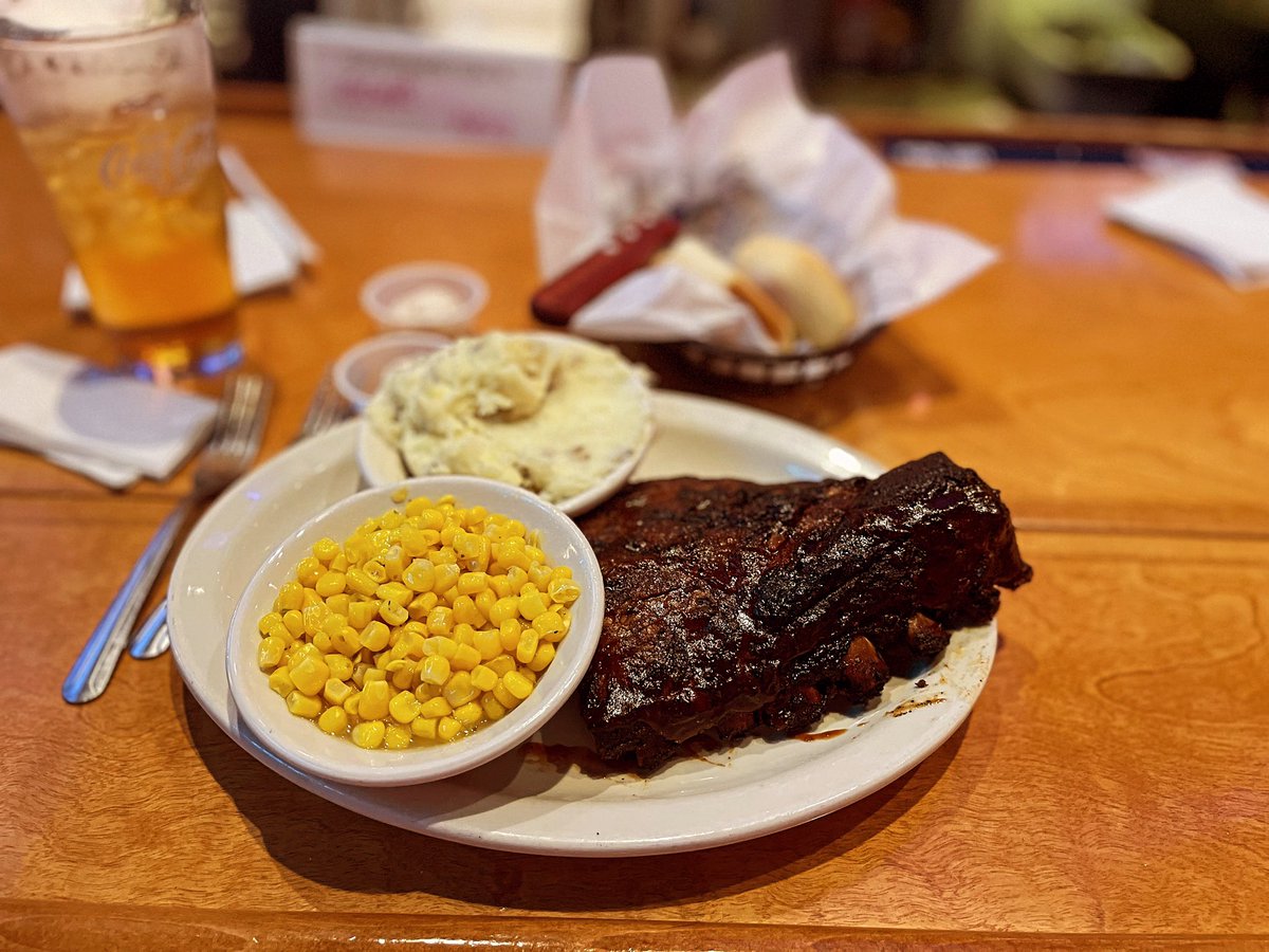 petergourri's tweet photo. Sometimes you just have to have a @texasroadhouse kind of nice just because……. #healthyfood #healthylifestyle #lyingtomyself #texasroadhouse 😂😂😂😂😂 https://t.co/M3Rp6chBFG