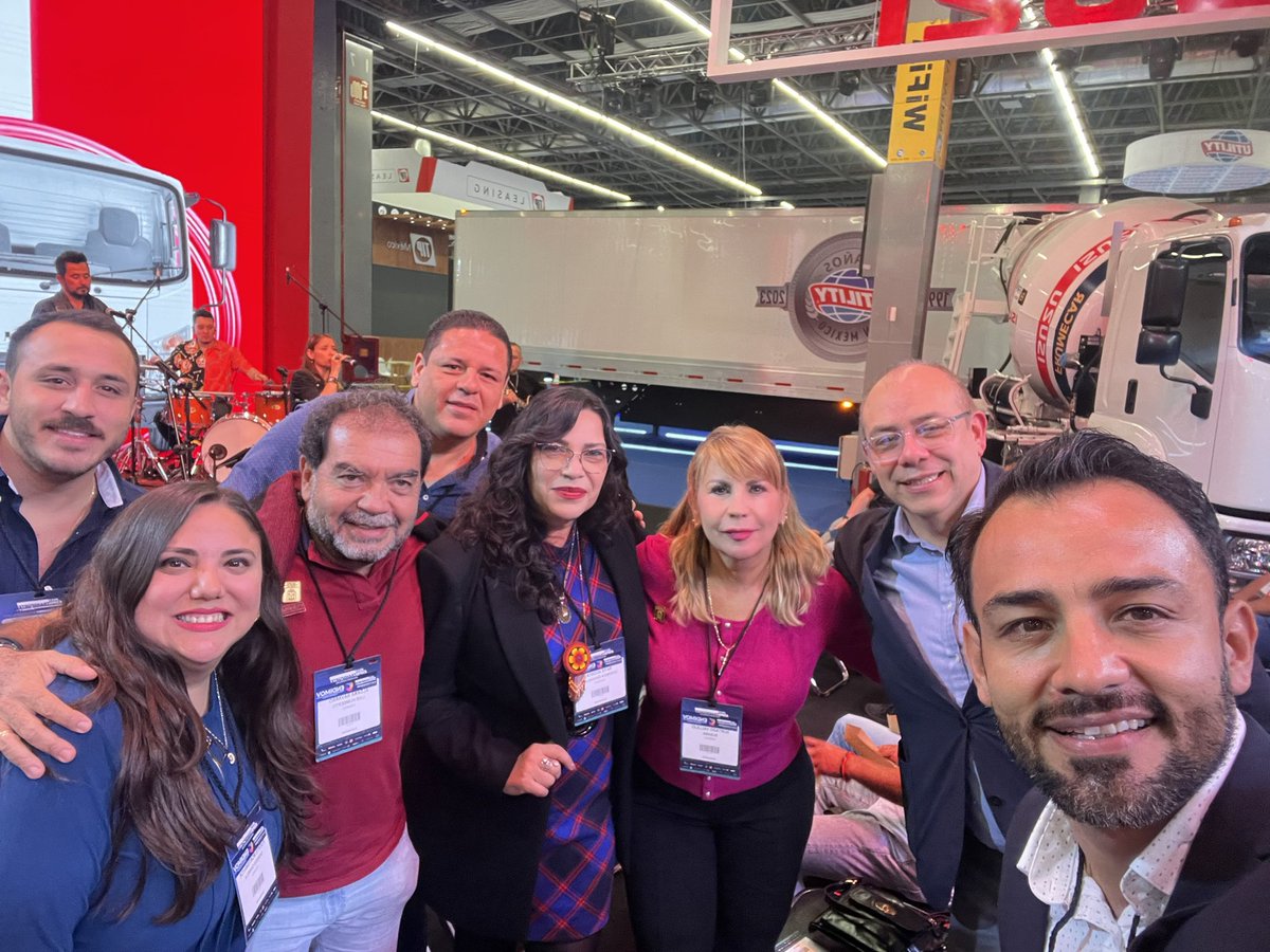 VeronicaBatiz's tweet photo. ENDIMOV reunió en Jalisco a los Diputados que trabajan por la movilidad y la seguridad vial.. vimos avances, rezagos y la estrategia nacional que la SEDATU ha desarrollado para mejorar gradual y sostenidamente este derecho humano llamado movilidad en todo el país.. Va un abrazo!! https://t.co/q5trL7dJ9u