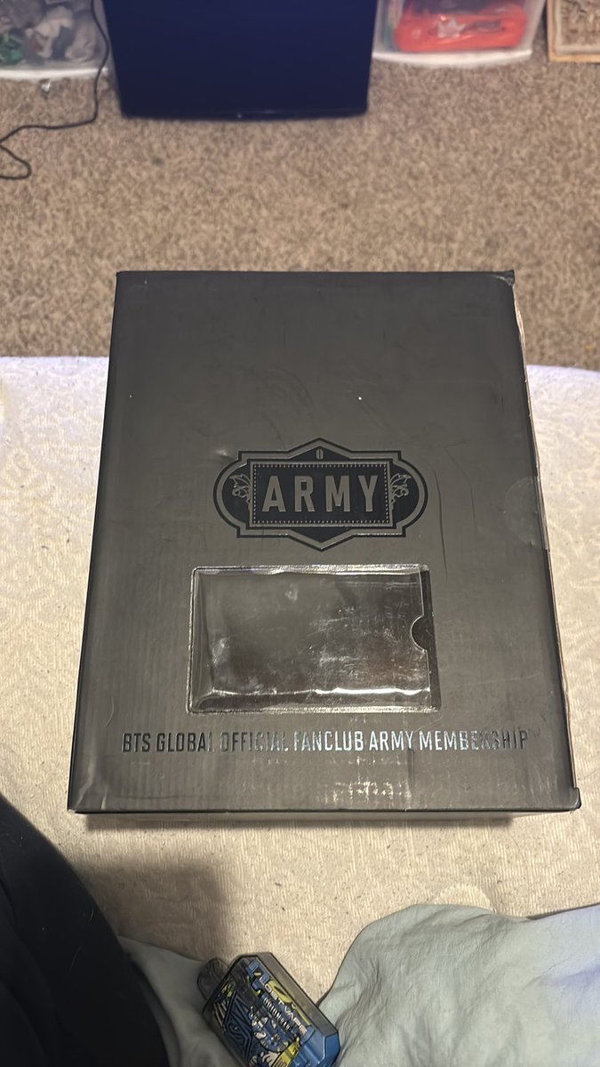 Emileemin93's tweet photo. I’m selling my membership box I want to selling it for $30-40. I’ll be using cashapp plz DM me, I’ll take care of shipping prices. #bts yo girl needs some money 😭🫶 https://t.co/ZAEOmF2II1