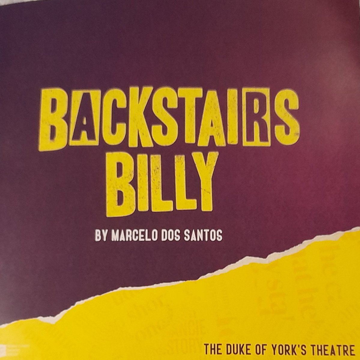 #BackstairsBilly extremely funny play  with real #corgis  #PenelopeWilton and @TheRealLukevans  are superb! @BBillyPlay   @dukeofyorksLDN
