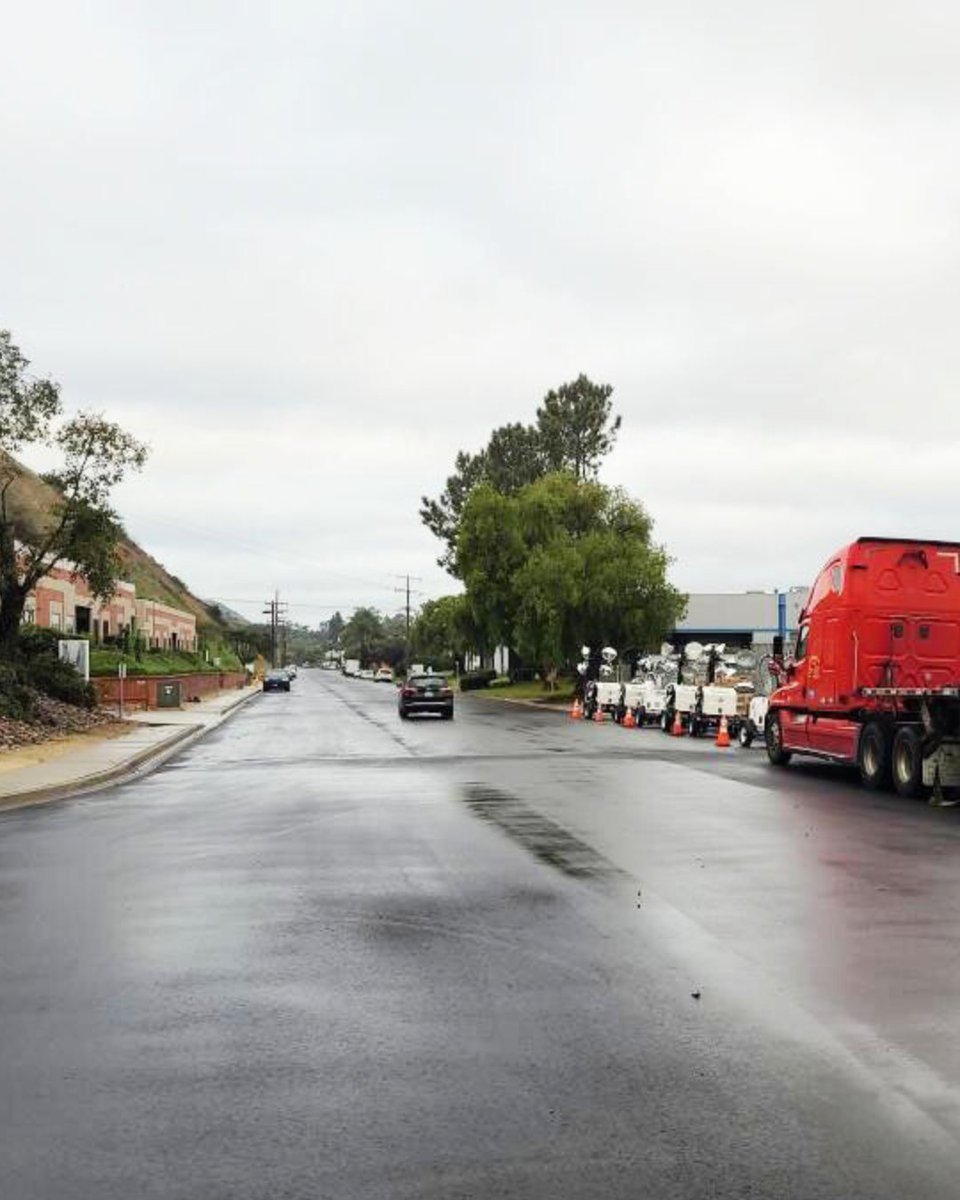 CityofSanDiego's tweet photo. Come and get your #FridayRoadFix fix!😉 We’ve overlaid some more SD streets that were in need of some TLC. Check out these new streets from #SorrentoValley! #SanDiegoAtWork https://t.co/wfXd8Tawsa