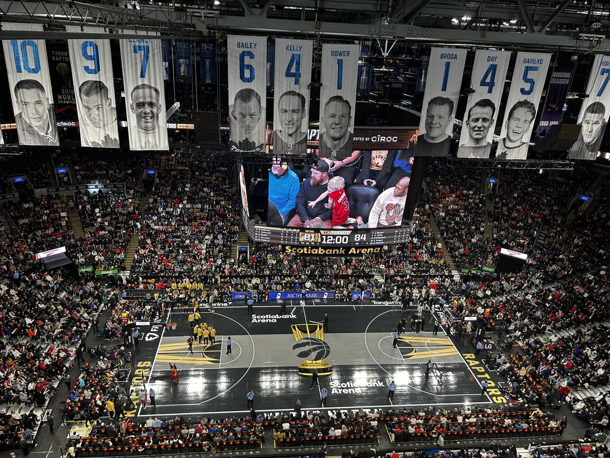 StarSports's tweet image. Raptors head into the fourth quarter down 84-81. 

Pascal Siakam has 19 points and 4 rebounds.